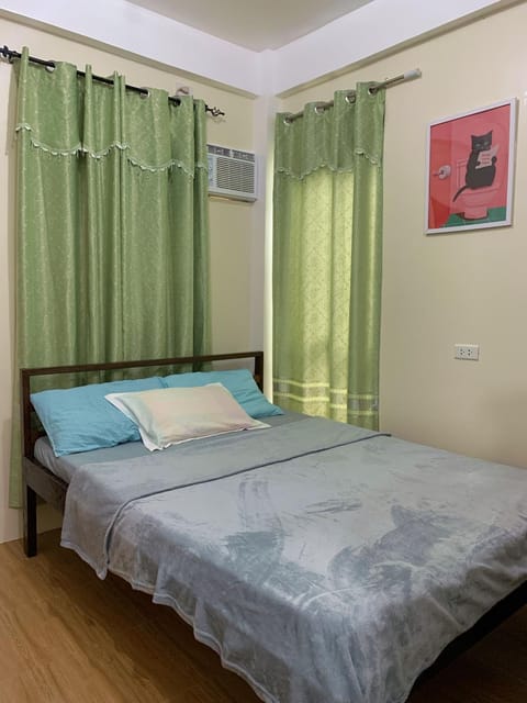 Bed, air conditioner