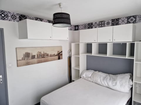 Bed, Photo of the whole room, Bedroom, wardrobe