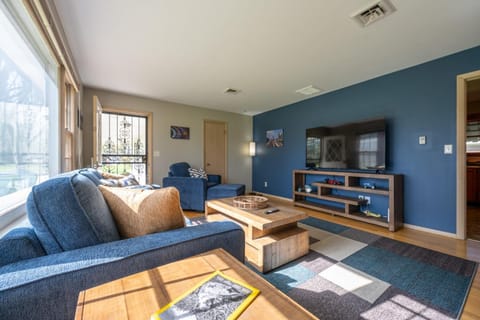 Grandma's House - Classic Indy Charm - Family Friendly House in Pike Township