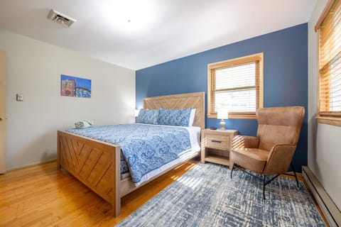 Grandma's House - Classic Indy Charm - Family Friendly House in Pike Township