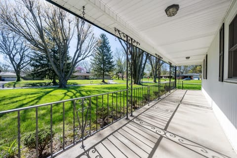 Grandma's House - Classic Indy Charm - Family Friendly House in Pike Township