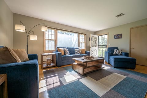 Grandma's House - Classic Indy Charm - Family Friendly House in Pike Township