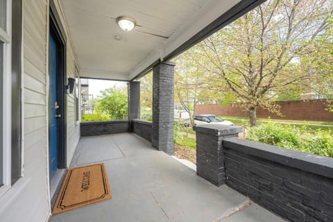 Modern 3BR Haven Near City Hotspots House in Meridian-Kessler