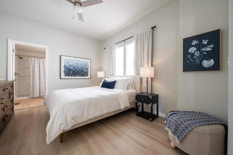 Modern 3BR Haven Near City Hotspots House in Meridian-Kessler