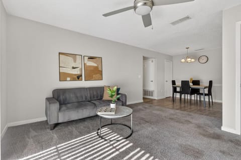 Bright and Cozy Two -Bedroom Private Stay Apartment in Flowood