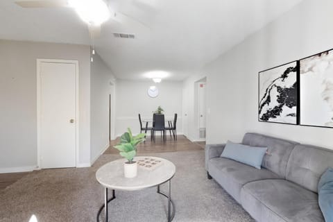 Comfortable 2BR2BA with Modern Touches Apartment in Flowood