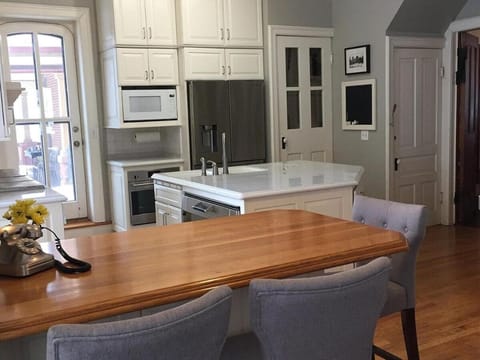 Large Historic Mansion Apartment in Dubuque