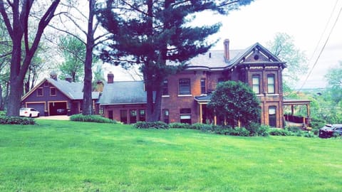 Large Historic Mansion Apartment in Dubuque