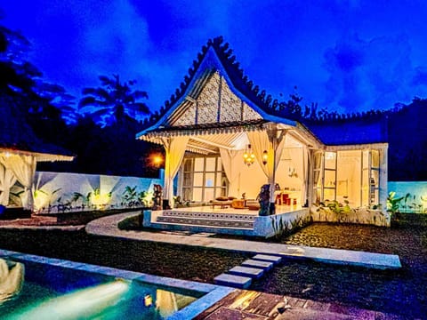 Property building, Patio, Night, Natural landscape, Garden, Garden view, Pool view, Swimming pool, sunbed