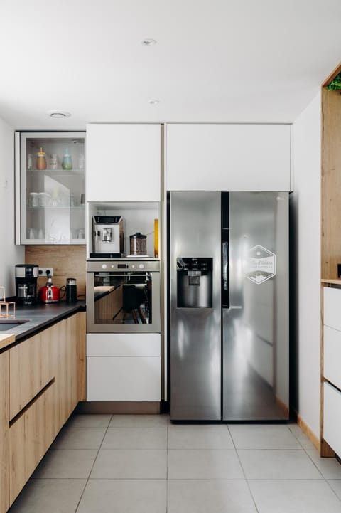 Coffee/tea facilities, Kitchen or kitchenette, dishwasher, minibar, oven, stove, toaster