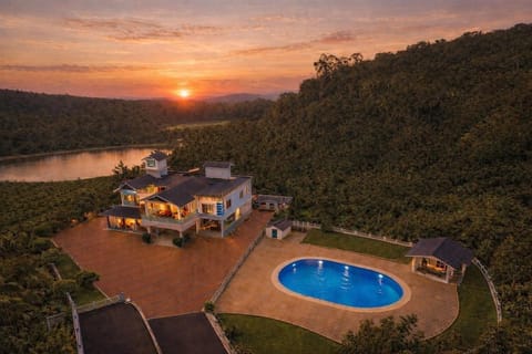 Property building, Bird's eye view, Swimming pool