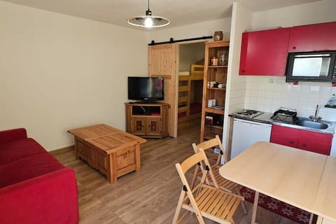 TV and multimedia, Kitchen or kitchenette, Living room, Dining area