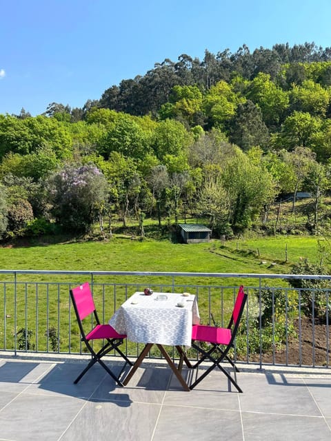 Natural landscape, View (from property/room), Balcony/Terrace, Dining area, Mountain view