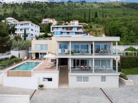 Property building, Balcony/Terrace, sunbed