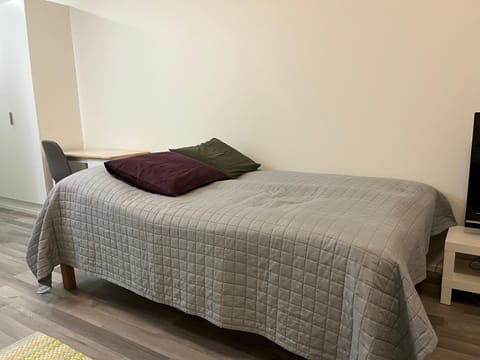 Cozy, well-equipped studio in Vantaa Kaivoksela with easy access to Helsinki and airport Apartment in Helsinki