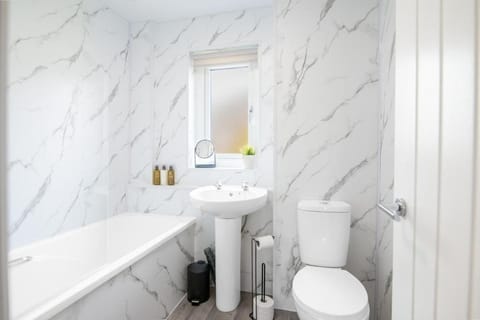 Toilet, Bathroom, Bath, towels, towels