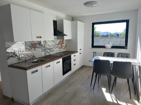 Kitchen or kitchenette, Dining area, dishwasher, stove