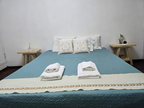 Bed, Bedroom, towels