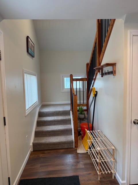Modern Lake House Near Track House in Saratoga Lake