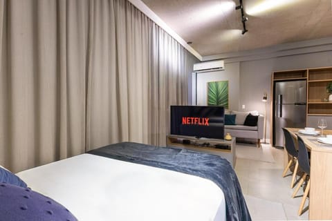 Bed, TV and multimedia, Living room, Photo of the whole room, Seating area, Bedroom
