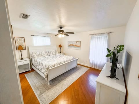 Cozy Cottage private back yard and free coffee House in The Villages