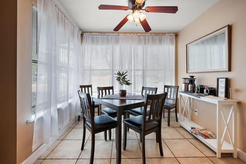 Cozy Cottage private back yard and free coffee House in The Villages