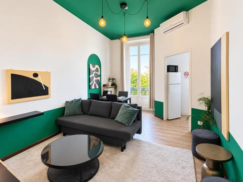 TV and multimedia, Kitchen or kitchenette, Seating area