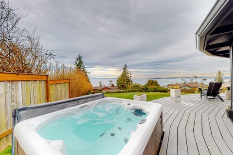 Whidbey Moon Landing House in Greenbank