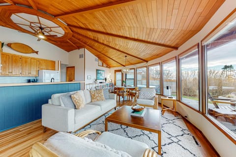 Whidbey Moon Landing House in Greenbank