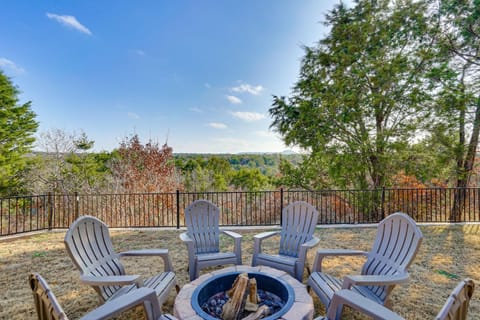 Less Than 2 Mi to Lake Granbury! Family Home with Large Yard House in Granbury