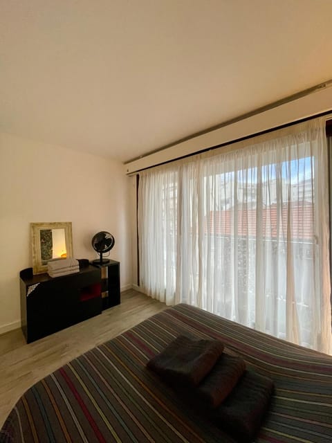 Tour Eiffel Yvart Vaugirard Paris Apartment in Paris