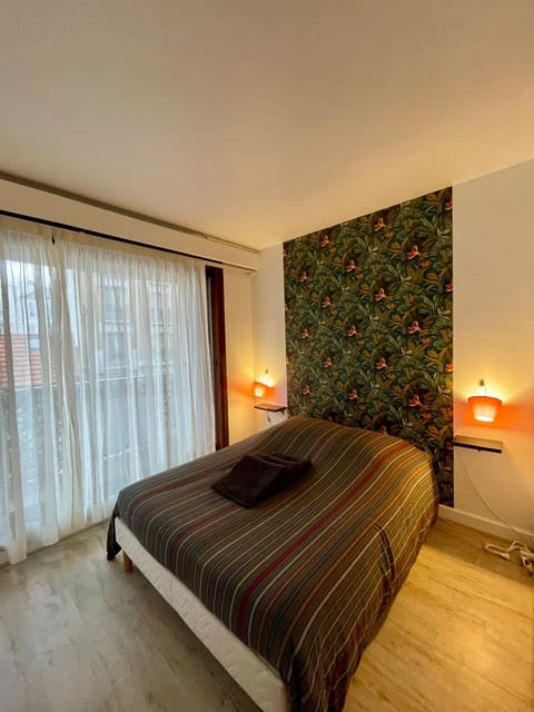 Tour Eiffel Yvart Vaugirard Paris Apartment in Paris