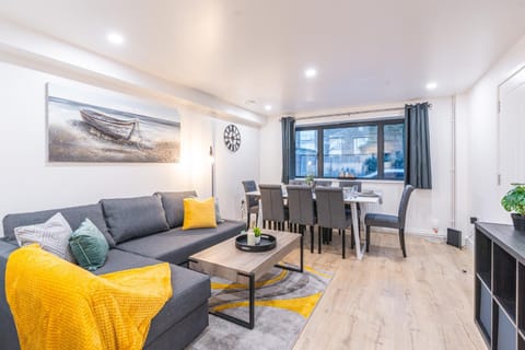 Living room, Diving