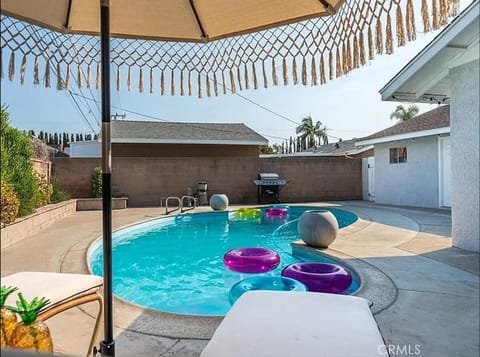 Stunning Oasis with Pool by Disneyland and Knotts House in Buena Park