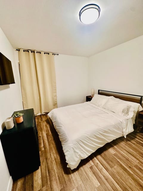 Stunning Oasis with Pool by Disneyland and Knotts House in Buena Park