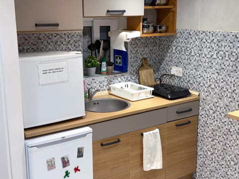 Coffee/tea facilities, Kitchen or kitchenette, stove, toaster