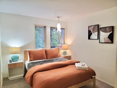 Luxury Ensuite Bedroom at The Crest House Vacation rental in Corvallis