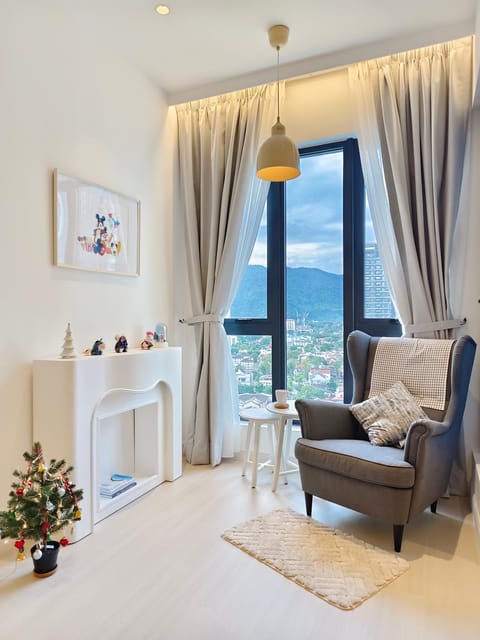 Natural landscape, Seating area, Mountain view, fireplace