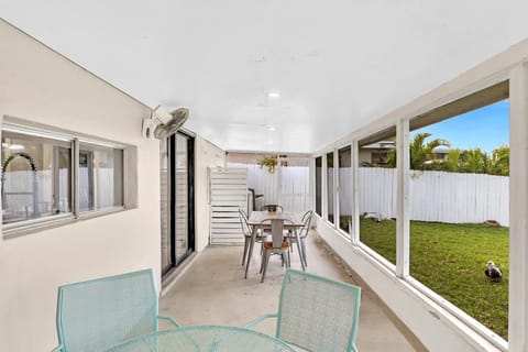 Waterfront Modern Hollywood Hard Rock airport Villa in Dania Beach