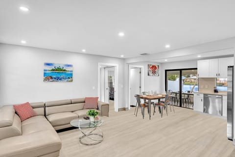 Waterfront Modern Hollywood Hard Rock airport Villa in Dania Beach