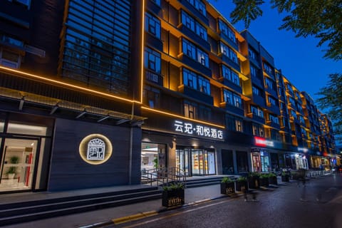 Property building, Night, Neighbourhood, City view, Street view, Location