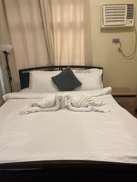 Bed, Photo of the whole room, Bedroom, air conditioner