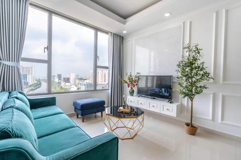 Communal lounge/ TV room, TV and multimedia, Living room, Seating area, Evening entertainment