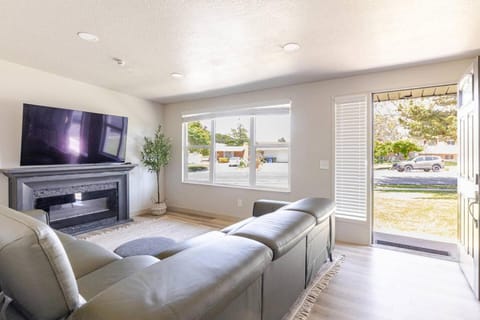 Communal lounge/ TV room, Seating area