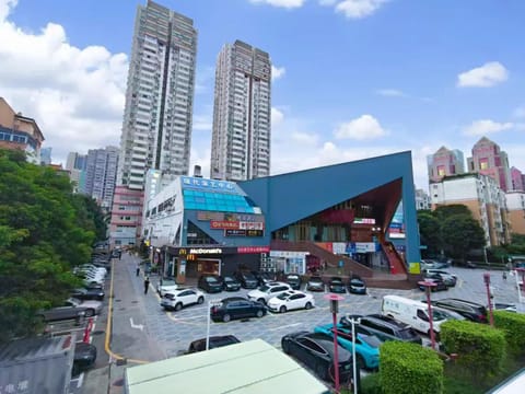 Property building, Day, Neighbourhood, City view, Street view, Location, Parking