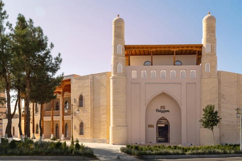 Property building, Facade/entrance, Day