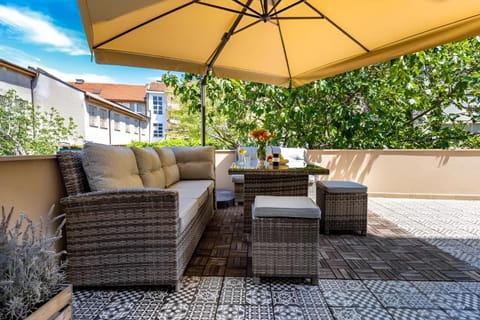 Neighbourhood, Balcony/Terrace