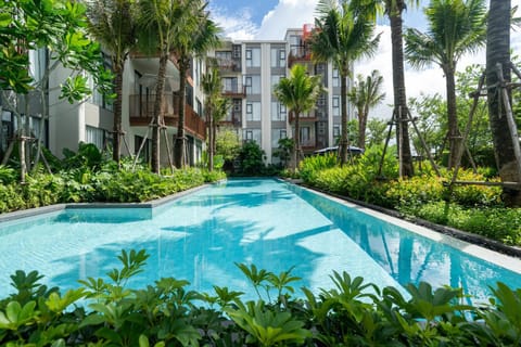 Property building, Garden, Garden view, Pool view, Swimming pool