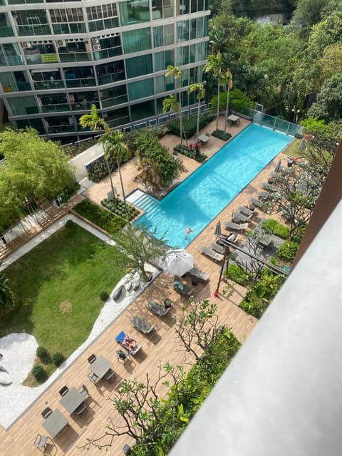 Property building, Day, Natural landscape, Bird's eye view, Pool view, Swimming pool, Location, sunbed