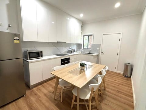 Kitchen or kitchenette, Dining area, stove